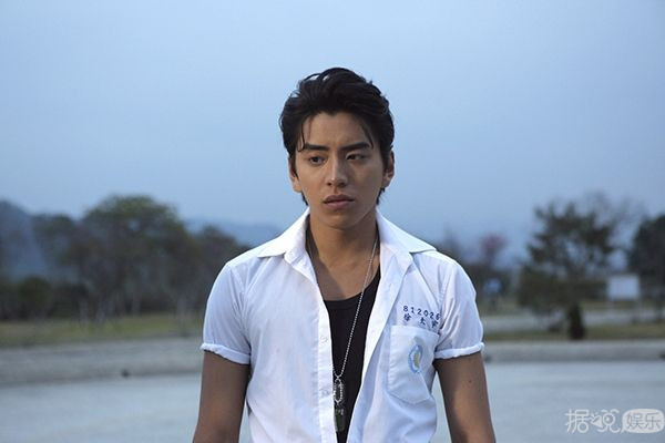 《欢乐颂2》里的"关关"扮演者乔欣，现实中的她却有着两副面孔