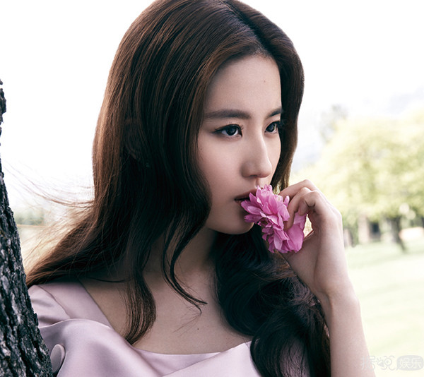 《欢乐颂2》里的"关关"扮演者乔欣，现实中的她却有着两副面孔