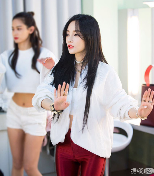 《欢乐颂2》里的"关关"扮演者乔欣，现实中的她却有着两副面孔