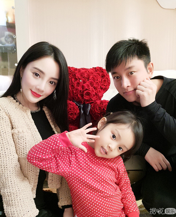 《欢乐颂2》里的"关关"扮演者乔欣，现实中的她却有着两副面孔