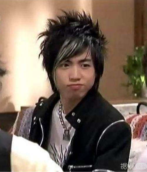 台湾歌手谢和弦在微博公然说自己不在乎大陆市场 网友：哪来的野鸡给自己加戏？