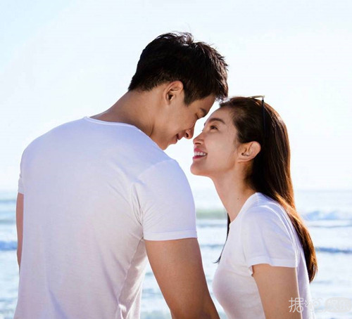 李冰冰和90后男友同出席外甥走秀活动，男友穿背心尽显好身材