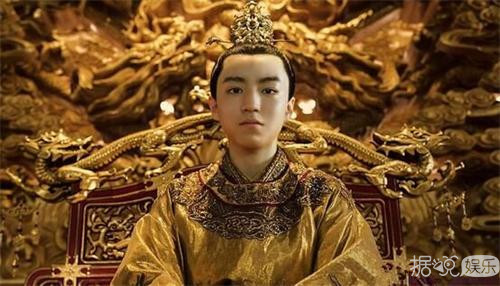 王俊凯十八岁生日应援壕出天际,可他需要的却是这些…… 王俊凯十八岁生日应援壕出天际,可他需要的却是这些……
