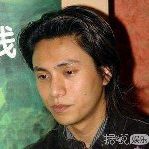 娱乐圈中男神们的素颜照大比拼，看完我凌乱了