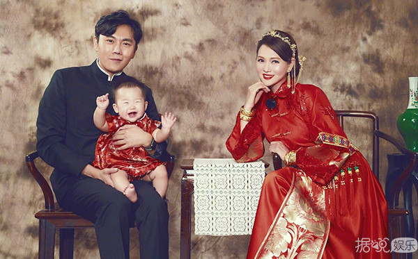 伊能静晒全家福 终于知道秦米粒像谁了！