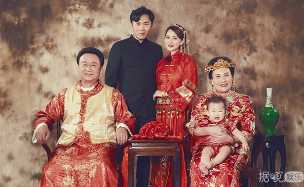 伊能静晒全家福 终于知道秦米粒像谁了！