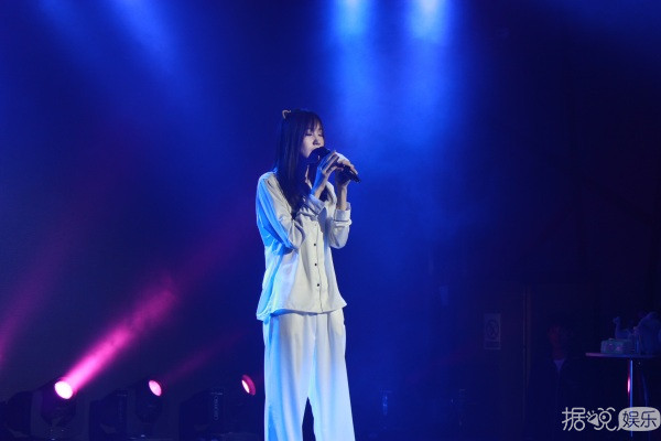 唱作才女刘瑞琦变身“考霸” 做客酷狗星乐坊开睡衣趴