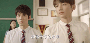 别看《夏至未至》里陆之昂撩妹技能满分，现实中的白敬亭却是大写的注孤生