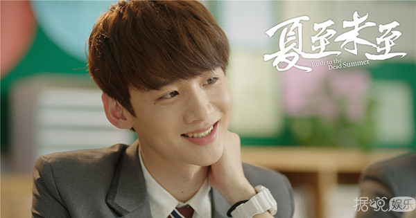 别看《夏至未至》里陆之昂撩妹技能满分，现实中的白敬亭却是大写的注孤生