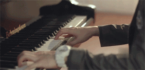 别看《夏至未至》里陆之昂撩妹技能满分，现实中的白敬亭却是大写的注孤生