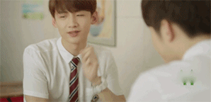 别看《夏至未至》里陆之昂撩妹技能满分，现实中的白敬亭却是大写的注孤生