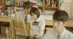 别看《夏至未至》里陆之昂撩妹技能满分，现实中的白敬亭却是大写的注孤生