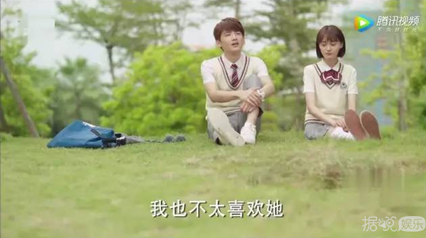 别看《夏至未至》里陆之昂撩妹技能满分，现实中的白敬亭却是大写的注孤生