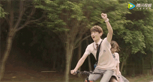 别看《夏至未至》里陆之昂撩妹技能满分，现实中的白敬亭却是大写的注孤生