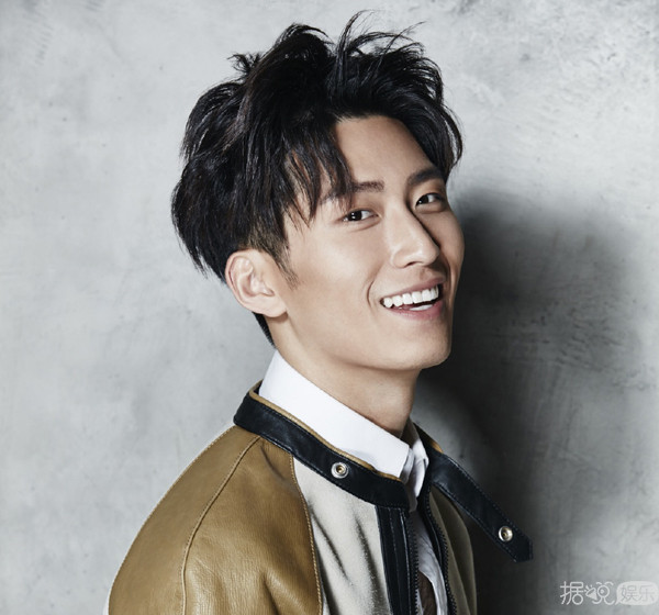 看完周冬雨理想型的照片我笑了，和李易峰、白敬亭一样不走寻常路