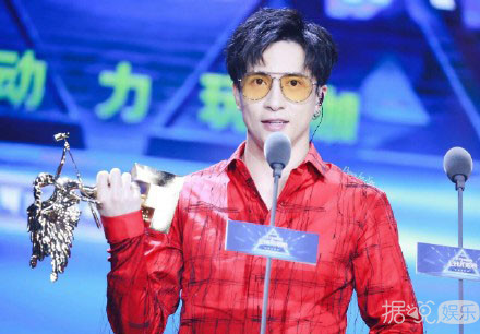薛之谦获最佳男歌手、TFBOYS连续两年最佳组合，没得奖的他最亮眼