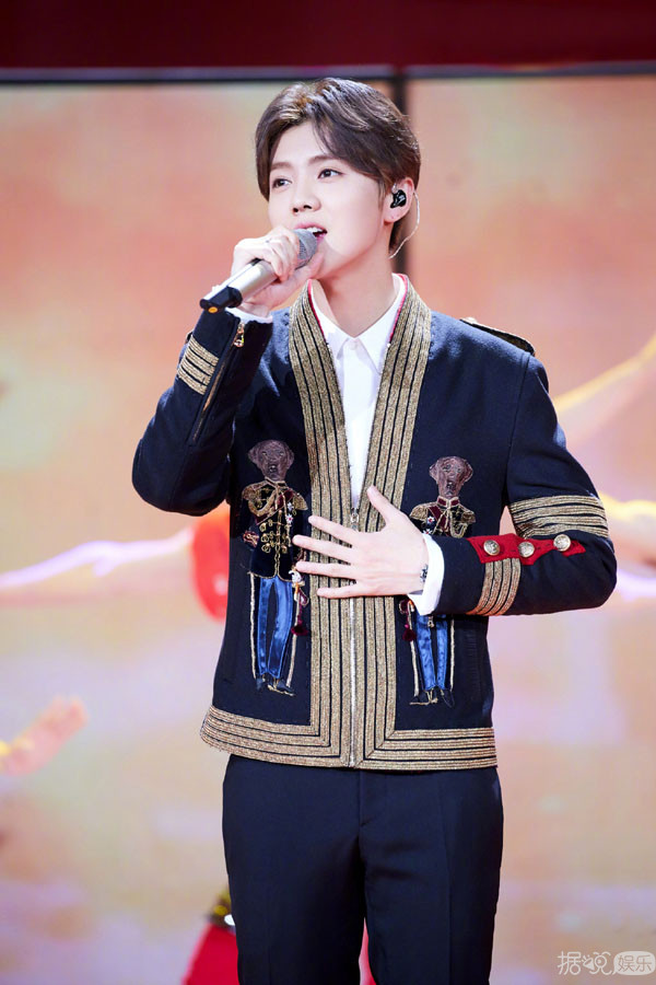 薛之谦获最佳男歌手、TFBOYS连续两年最佳组合，没得奖的他最亮眼