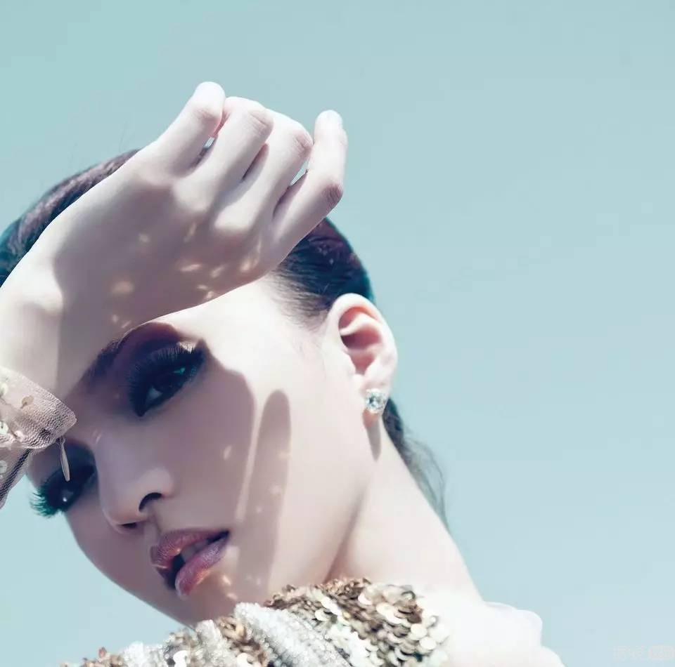 歌后张韶涵复出 曾遭母亲背叛的她,这些年是如何过来的? 歌后张韶涵复出 曾遭母亲背叛的她,这些年是如何过来的?