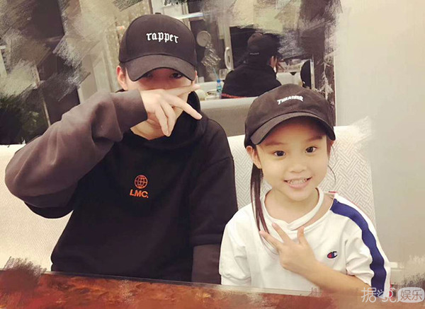 甜馨嘻哈范合影pgone 网友大喊你家王源哥哥知道吗？