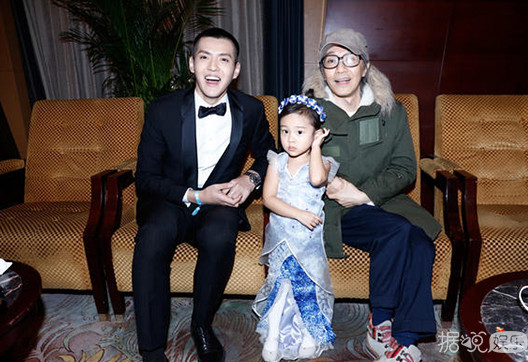 甜馨嘻哈范合影pgone 网友大喊你家王源哥哥知道吗？