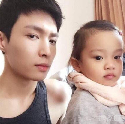 甜馨嘻哈范合影pgone 网友大喊你家王源哥哥知道吗？