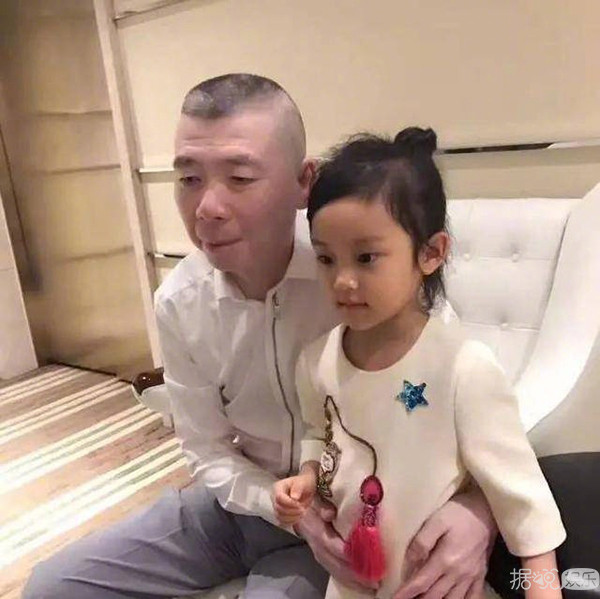 甜馨嘻哈范合影pgone 网友大喊你家王源哥哥知道吗？