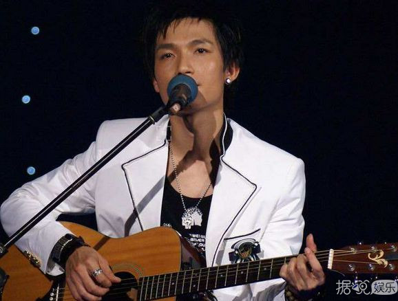 张杰升级当爸、俞灏明靠演技翻身，07届快男就属他混得最差