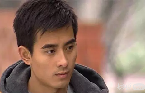 小宋佳深夜醉酒，还发微博说疼！她这是又失恋了？