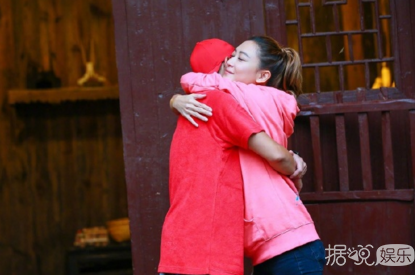 因为陈小春儿子Jasper的一句话，李沁和邓伦竟然组起了CP？