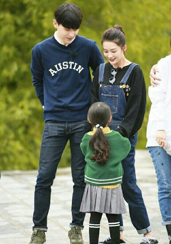 因为陈小春儿子Jasper的一句话，李沁和邓伦竟然组起了CP？
