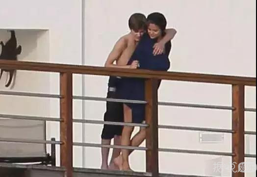 球场约会,挽手逛街,互撕6年的赛琳娜和比伯要上演世纪大复合? 球场约会,挽手逛街,互撕6年的赛琳娜和比伯要上演世纪大复合?