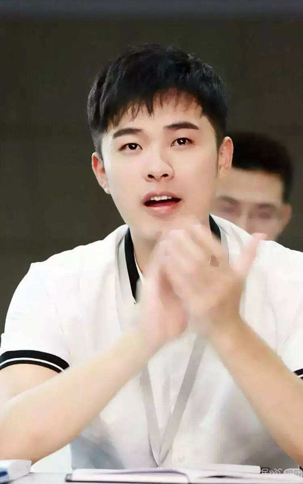 陈赫生日奔四，跑男团集体送大礼！兄弟的心意哭着也要接受