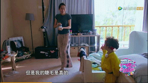安吉把狗吃的面给沙溢，爆妈妈睫毛是假的，在坑爹的路上越走越远