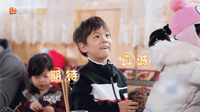 安吉把狗吃的面给沙溢，爆妈妈睫毛是假的，在坑爹的路上越走越远