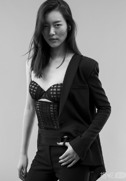 除了刘雯何穗奚梦瑶，中国超模最具话题的是第一次走维密秀的她？