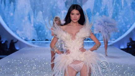 除了刘雯何穗奚梦瑶，中国超模最具话题的是第一次走维密秀的她？