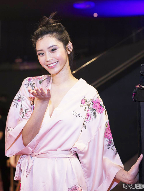 除了刘雯何穗奚梦瑶，中国超模最具话题的是第一次走维密秀的她？