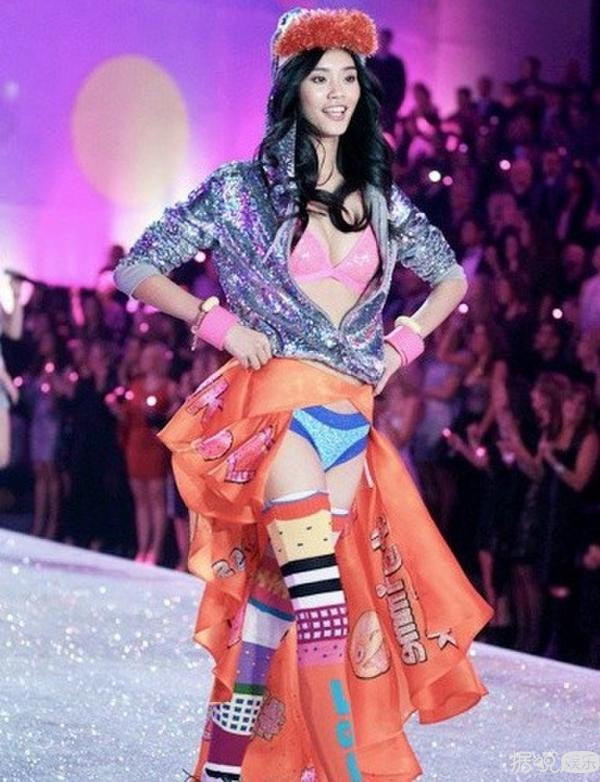 除了刘雯何穗奚梦瑶，中国超模最具话题的是第一次走维密秀的她？