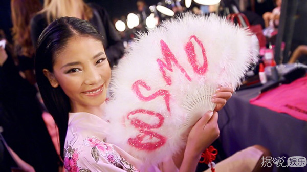 除了刘雯何穗奚梦瑶，中国超模最具话题的是第一次走维密秀的她？