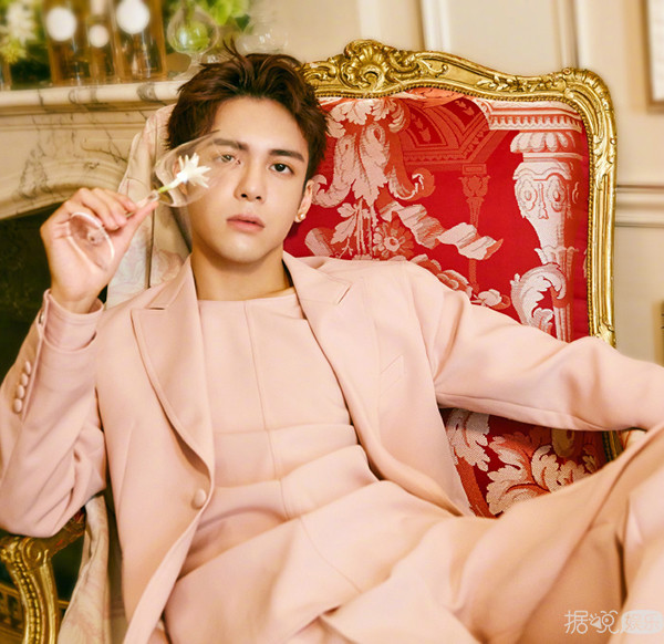 出道一年多就能与汪涵鹿晗等大咖搭档,才20岁的曾舜晞一点都不简单