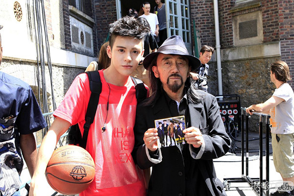 出道一年多就能与汪涵鹿晗等大咖搭档,才20岁的曾舜晞一点都不简单