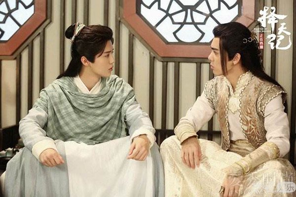 出道一年多就能与汪涵鹿晗等大咖搭档,才20岁的曾舜晞一点都不简单