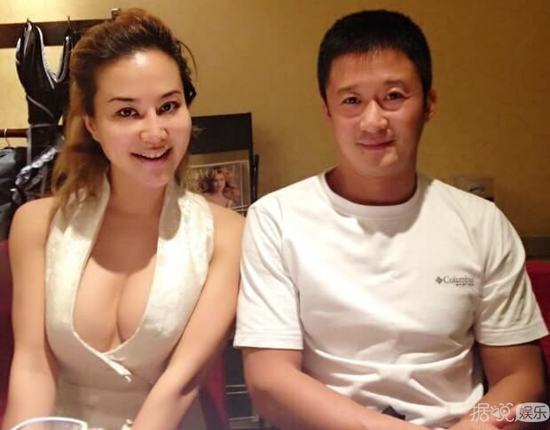 中国好师傅！71岁侯耀华收混血女徒弟，名牌包情侣表送不停