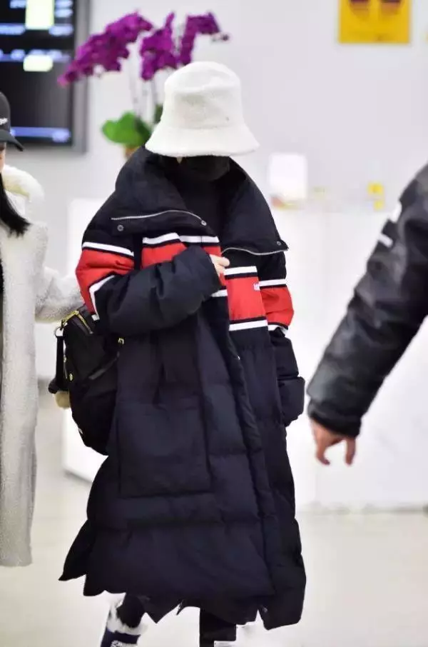 谁说女明星机场一定要凹造型的？你是没见过她们怕冷的样子吧！