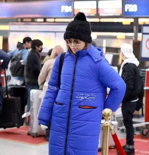 谁说女明星机场一定要凹造型的？你是没见过她们怕冷的样子吧！