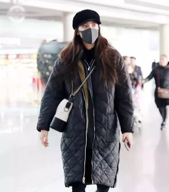 谁说女明星机场一定要凹造型的？你是没见过她们怕冷的样子吧！