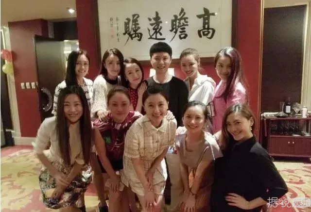 李小璐出事只有马苏为她说话,还有比泰迪姐妹团更塑料的友谊吗 李小璐出事只有马苏为她说话,还有比泰迪姐妹团更塑料的友谊吗