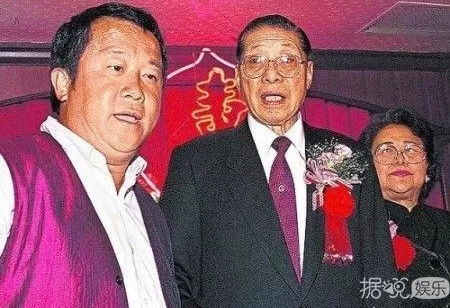 逼疯蓝洁瑛又曾下药迷晕七位模特，曾志伟还有这样一副面孔
