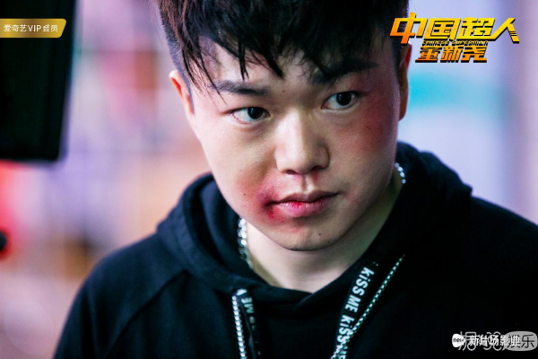 网红逆袭 英雄归来 《中国超人董新尧》今日爱奇艺独家上线