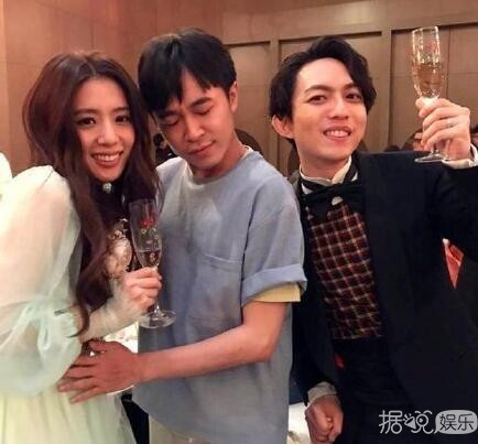 跟他合照就一定会怀孕，转发锦鲤都没这么灵啊！